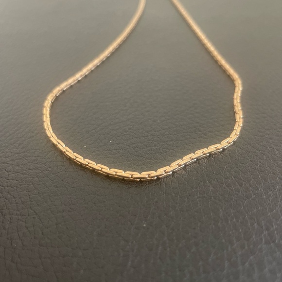 Elegant Chain Necklace 18” - Picture 3 of 5